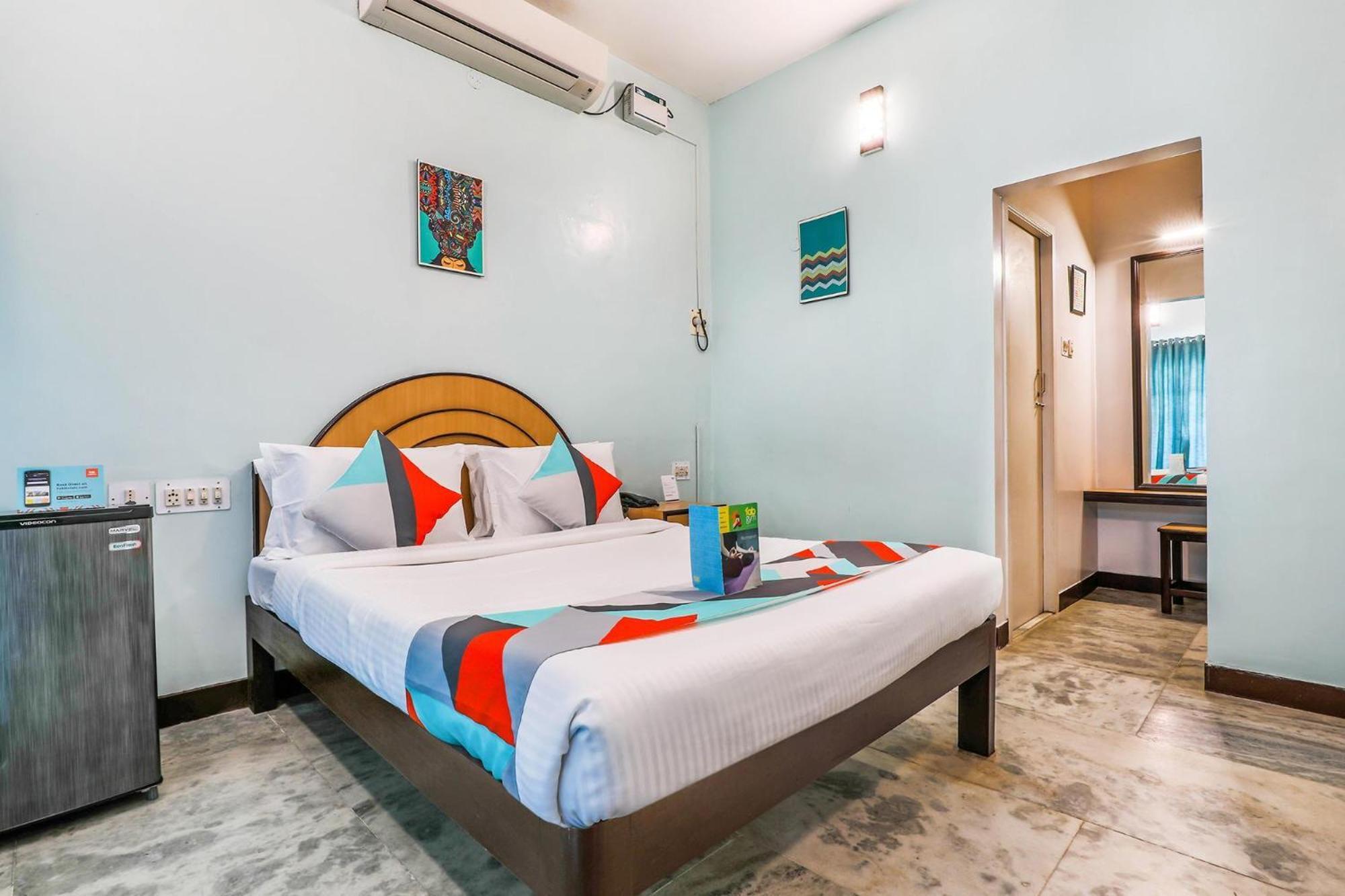 Fabexpress Santhi Inn - 500 Meters From Promenade Beach Пондичерри Экстерьер фото